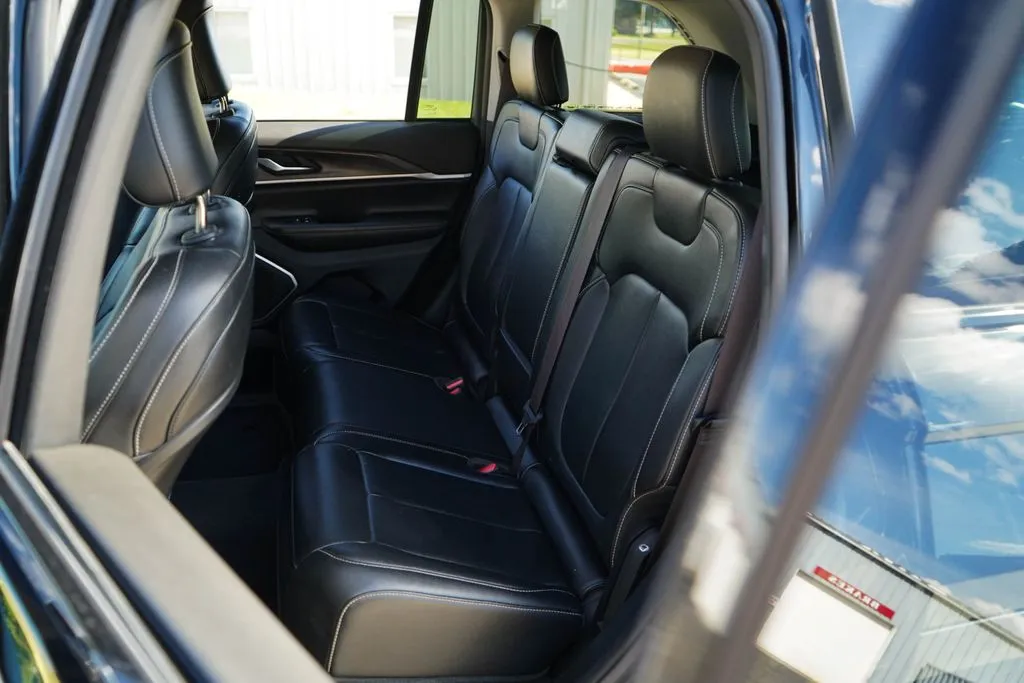 Jeep Grand Cherokee photo 9