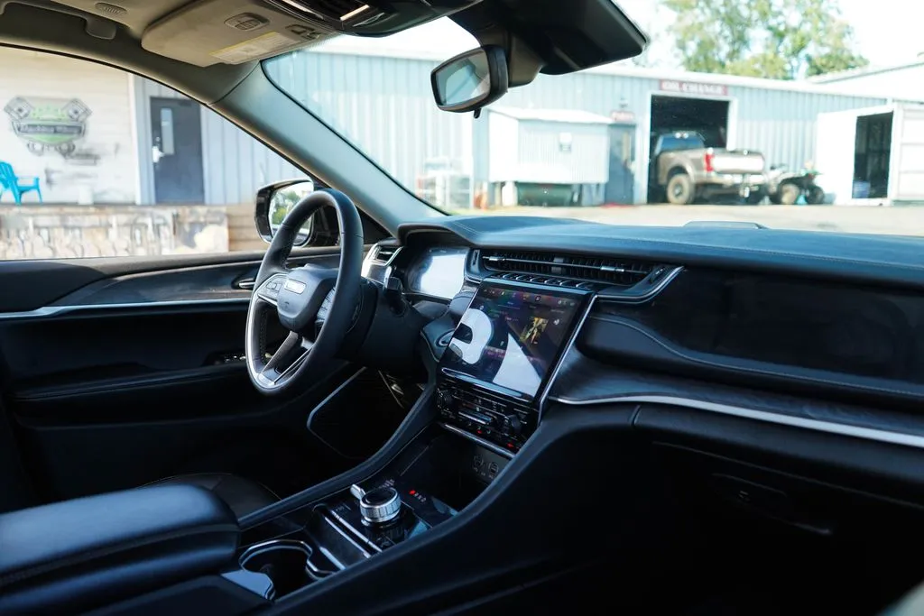 Jeep Grand Cherokee photo 15