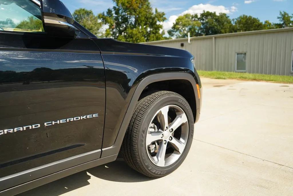 Jeep Grand Cherokee photo 19