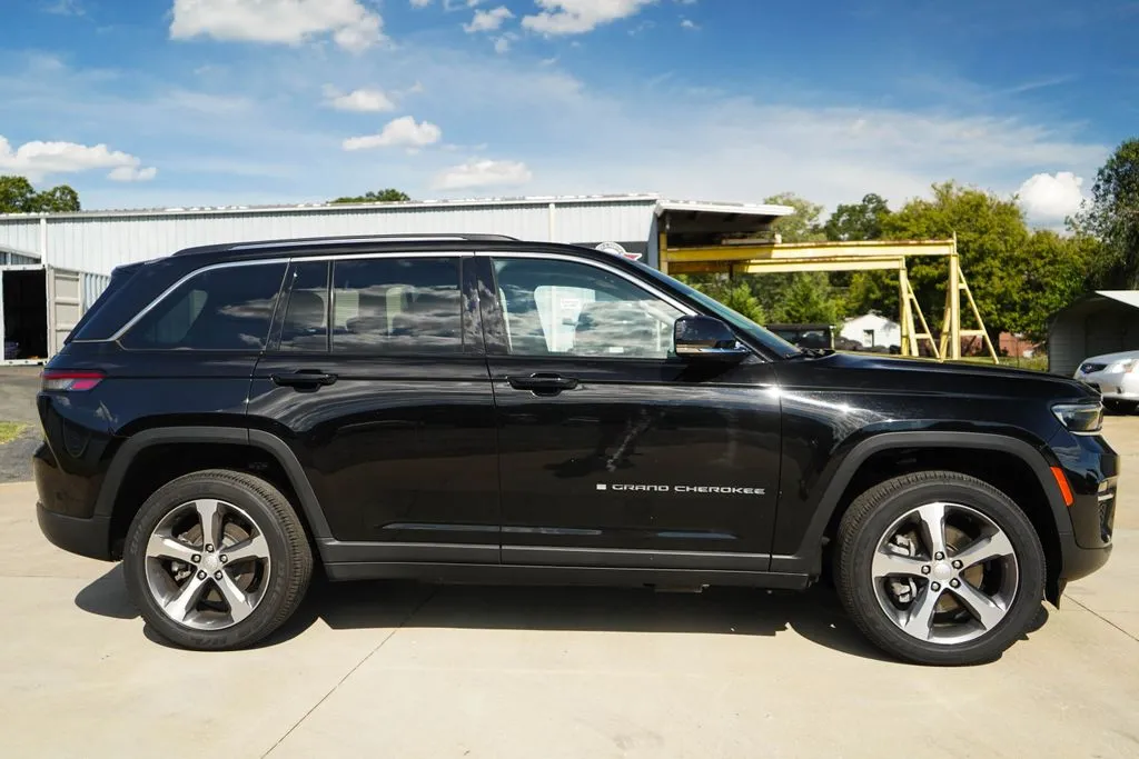 Jeep Grand Cherokee photo 3