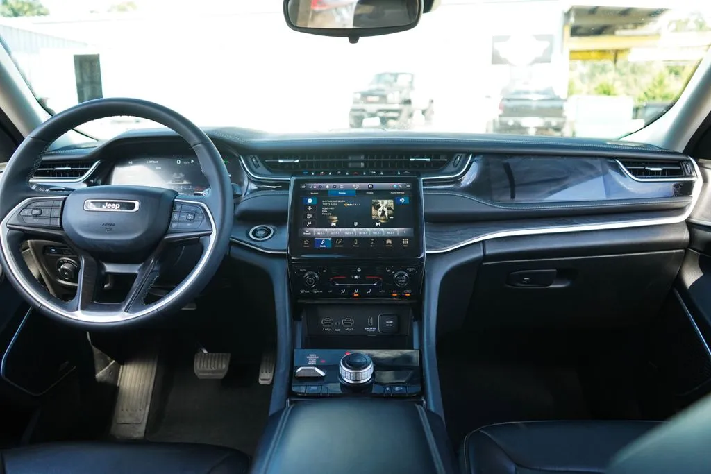 Jeep Grand Cherokee photo 10