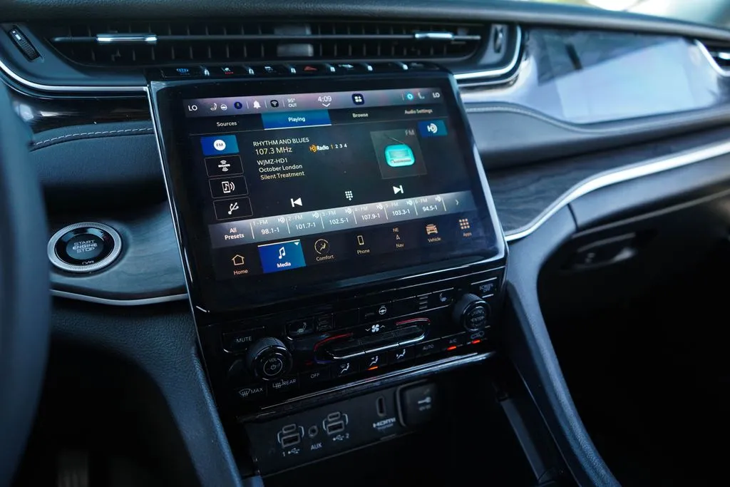Jeep Grand Cherokee photo 8