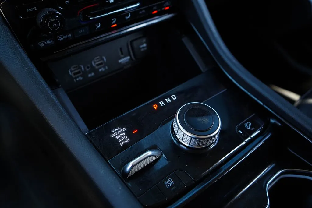 Jeep Grand Cherokee photo 35