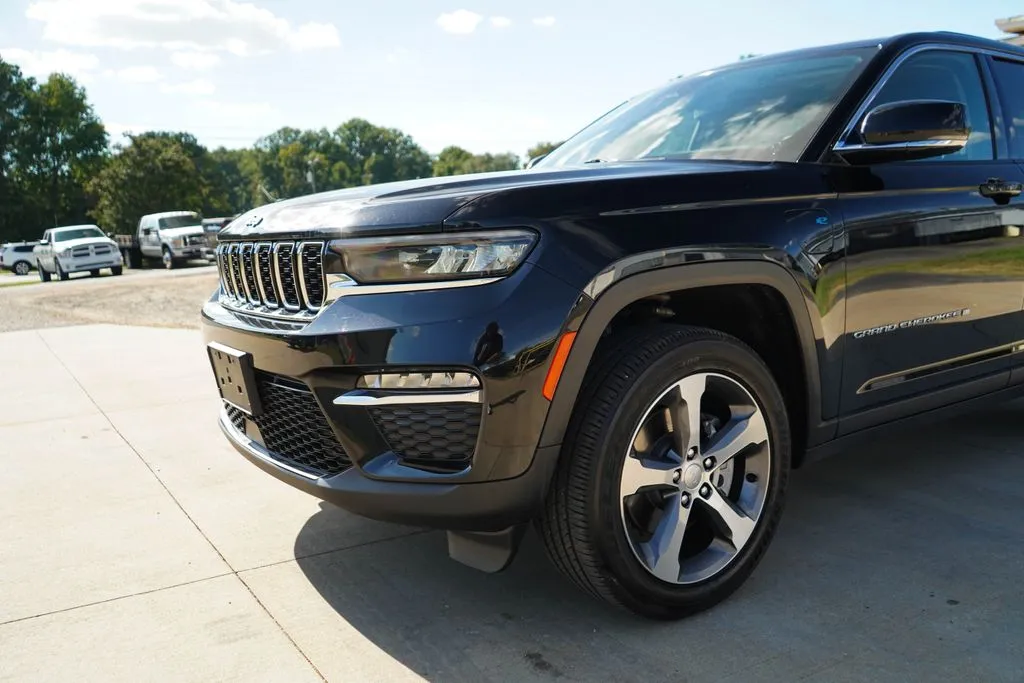 Jeep Grand Cherokee photo 18