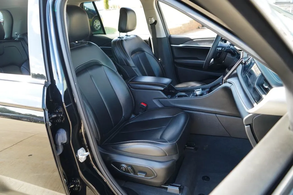 Jeep Grand Cherokee photo 14
