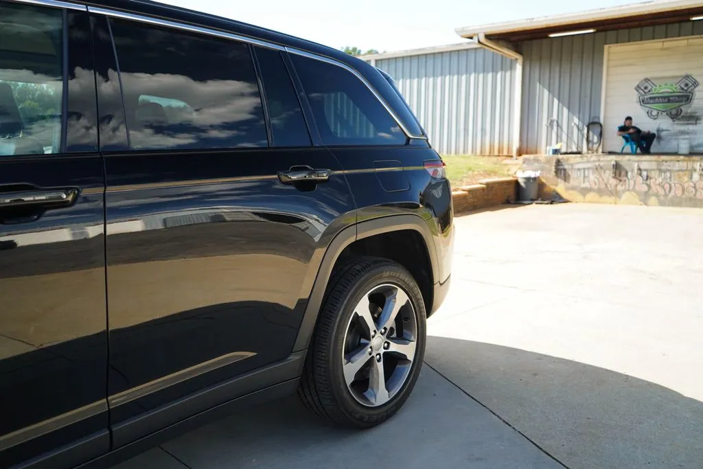 Jeep Grand Cherokee photo 22