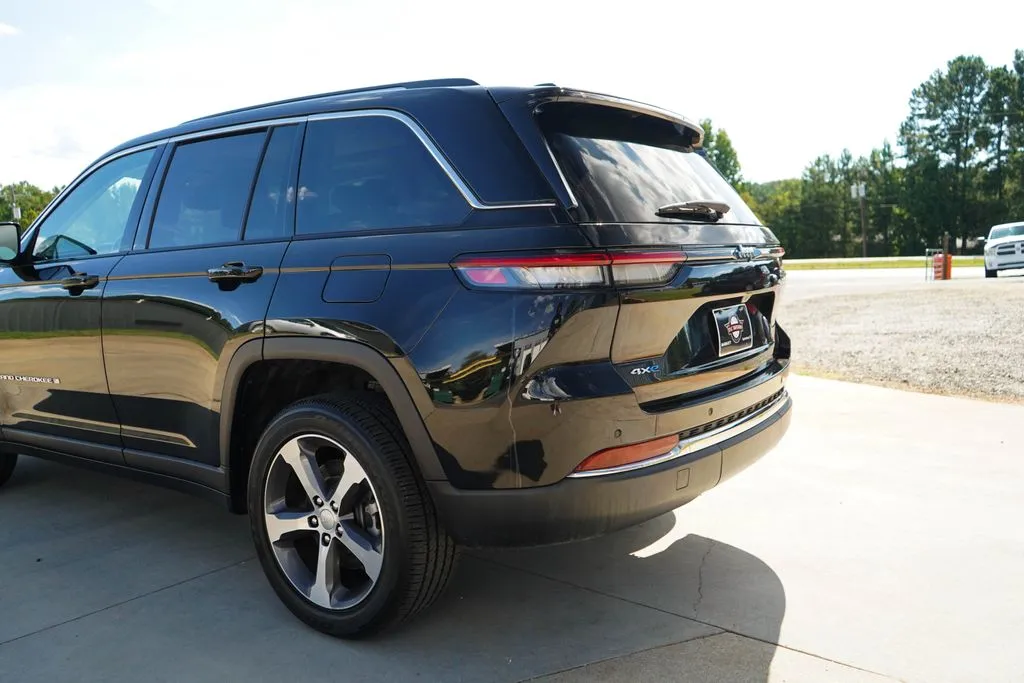 Jeep Grand Cherokee photo 21