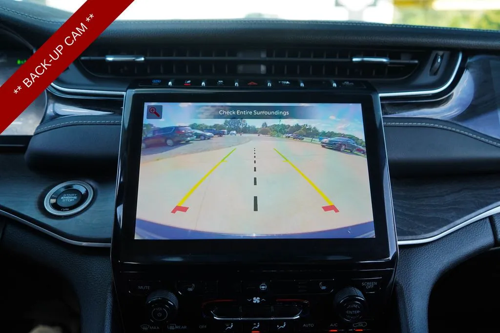 Jeep Grand Cherokee photo 11