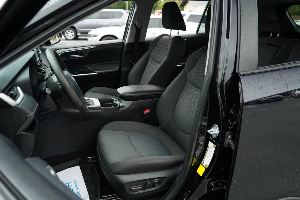 Toyota RAV4 photo 6