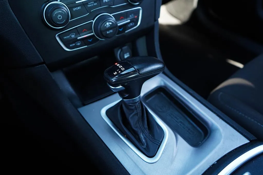 Dodge Charger photo 34