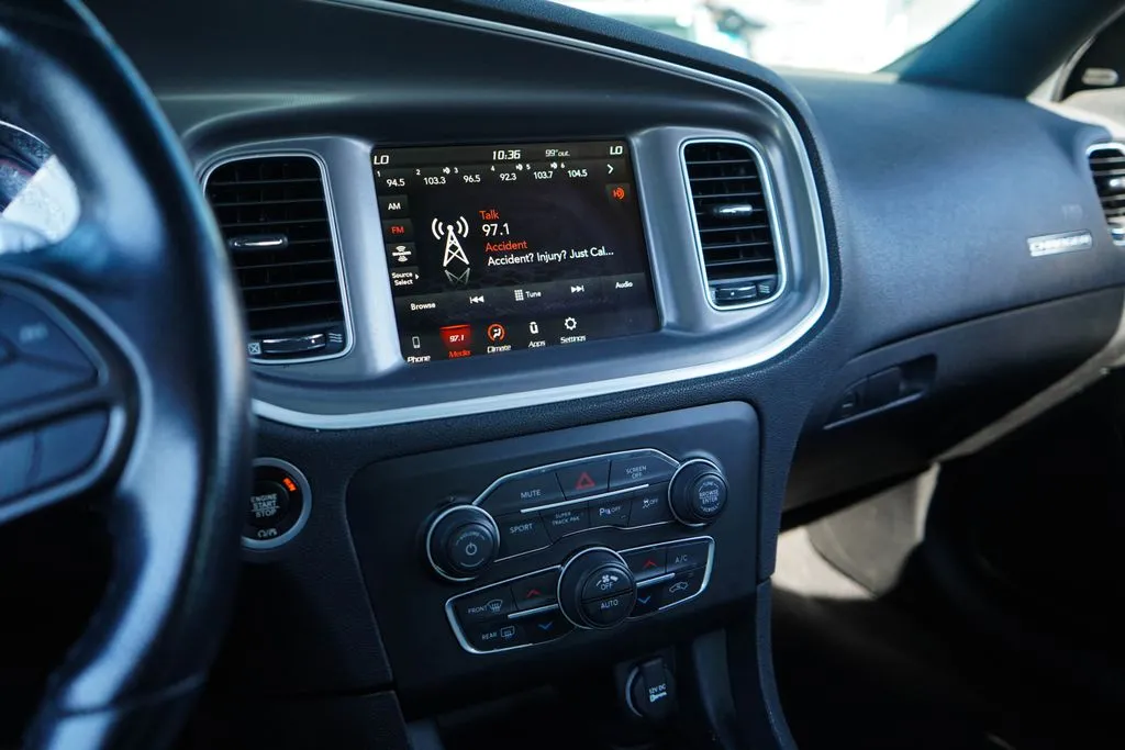 Dodge Charger photo 8