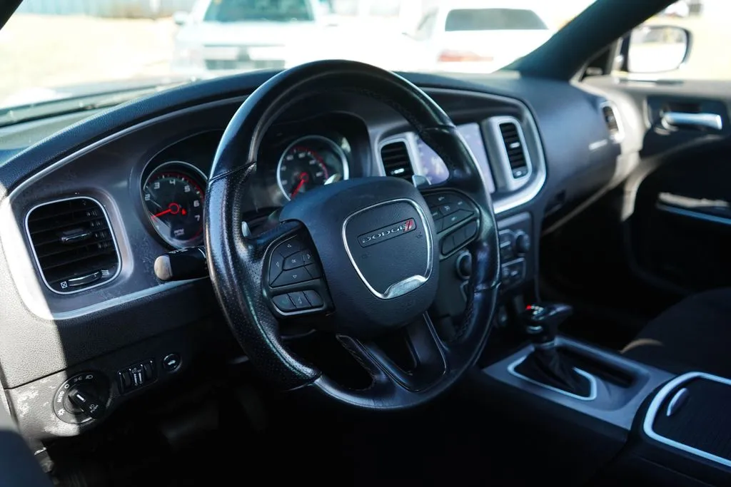 Dodge Charger photo 6