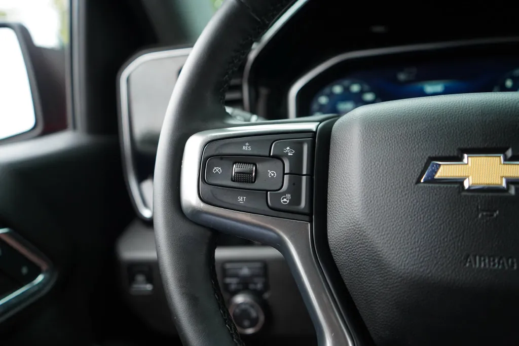 Chevrolet Silverado photo 32