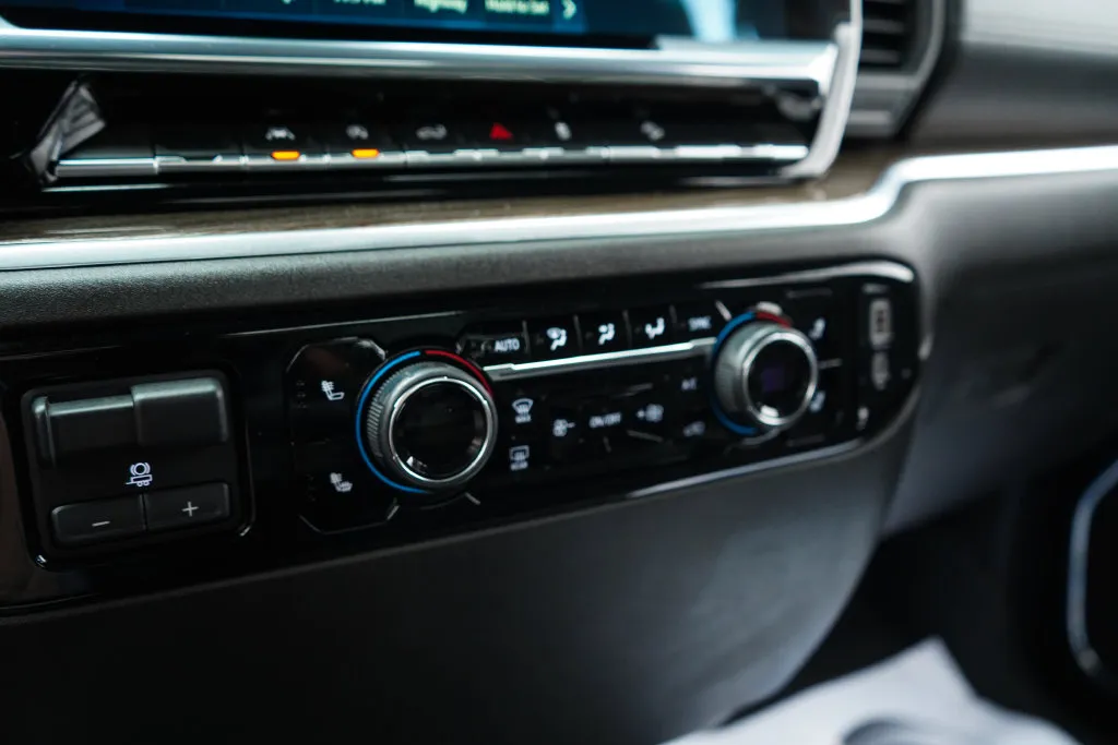 Chevrolet Silverado photo 27