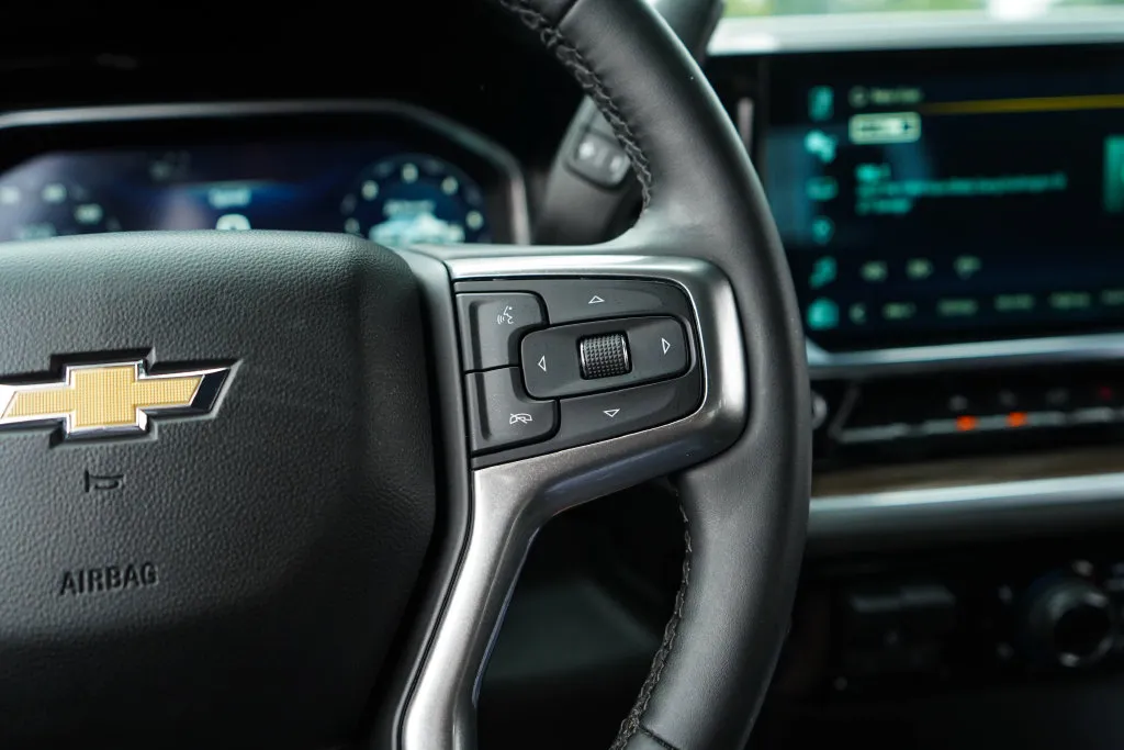 Chevrolet Silverado photo 29
