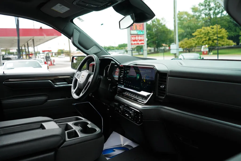 Chevrolet Silverado photo 13