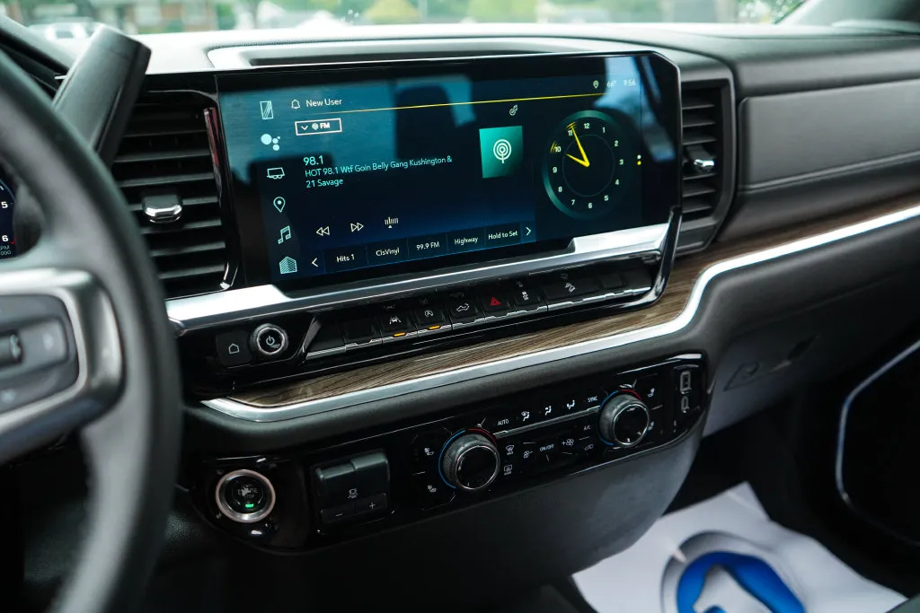 Chevrolet Silverado photo 7