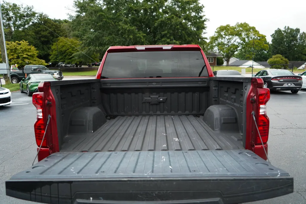 Chevrolet Silverado photo 14
