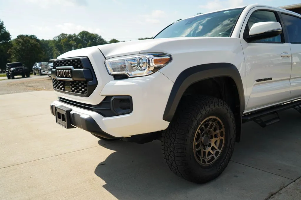 Toyota Tacoma photo 17