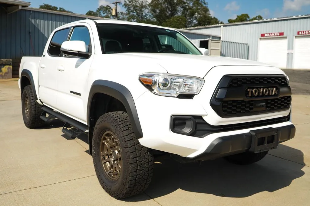 Toyota Tacoma photo 35