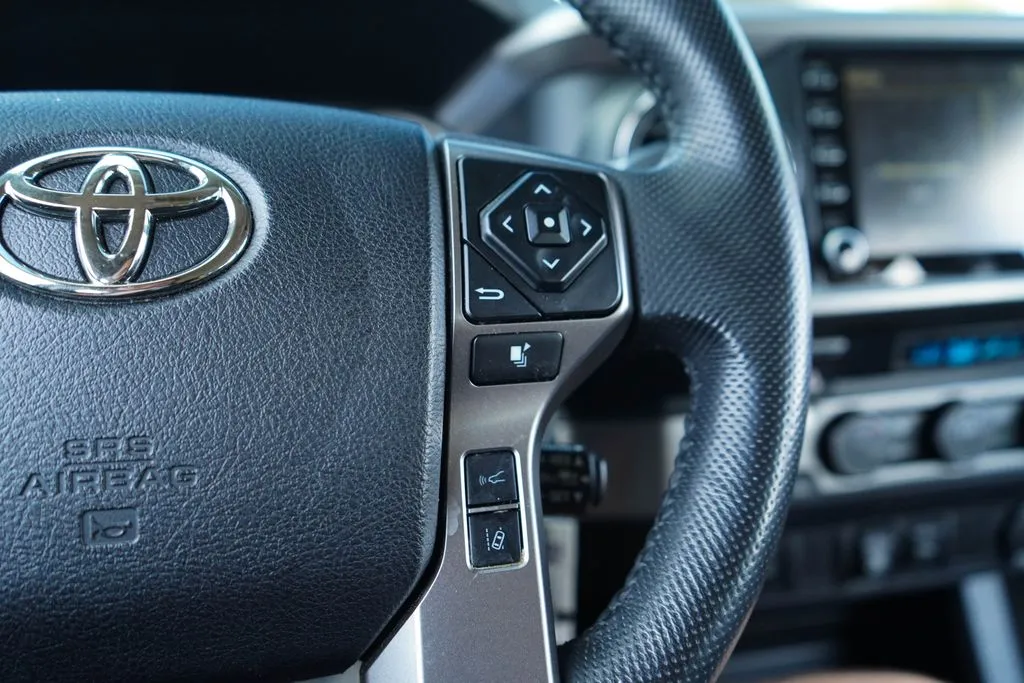 Toyota Tacoma photo 31