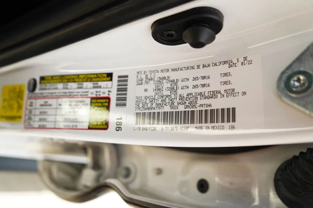 Toyota Tacoma photo 38