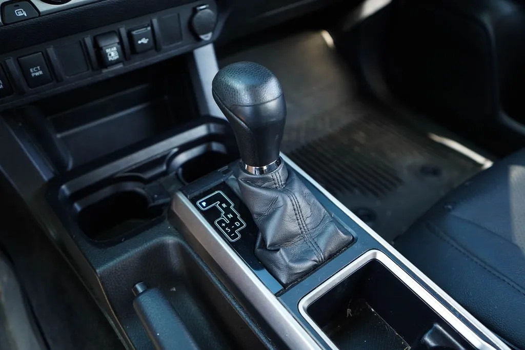 Toyota Tacoma photo 34