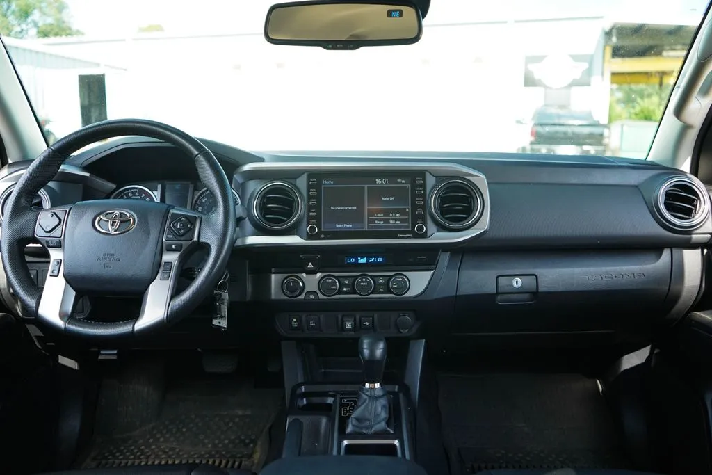 Toyota Tacoma photo 10