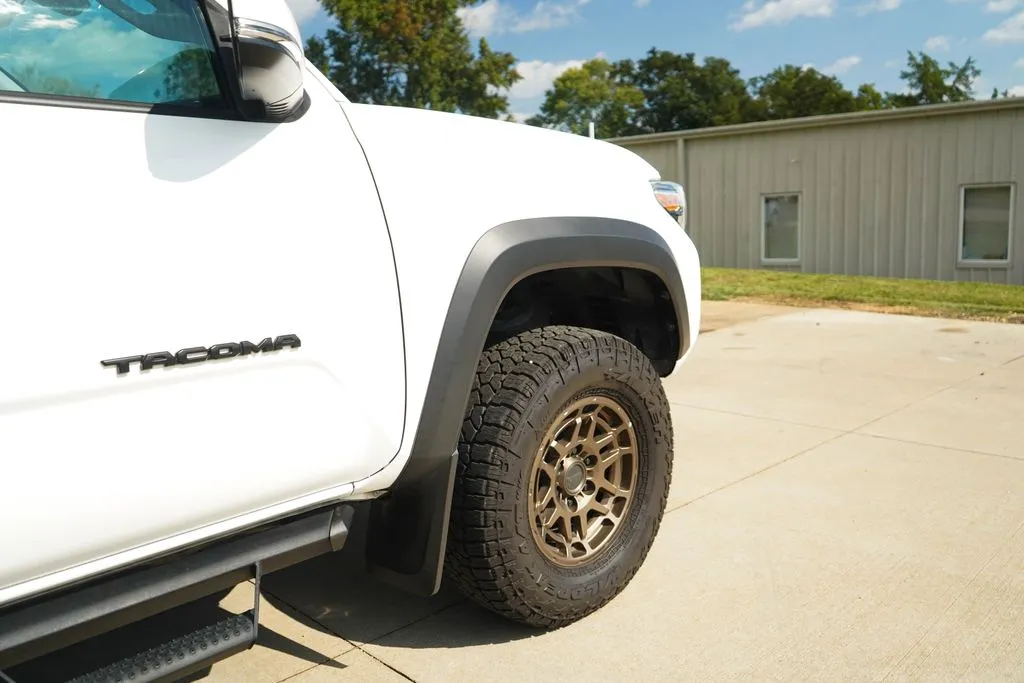 Toyota Tacoma photo 18