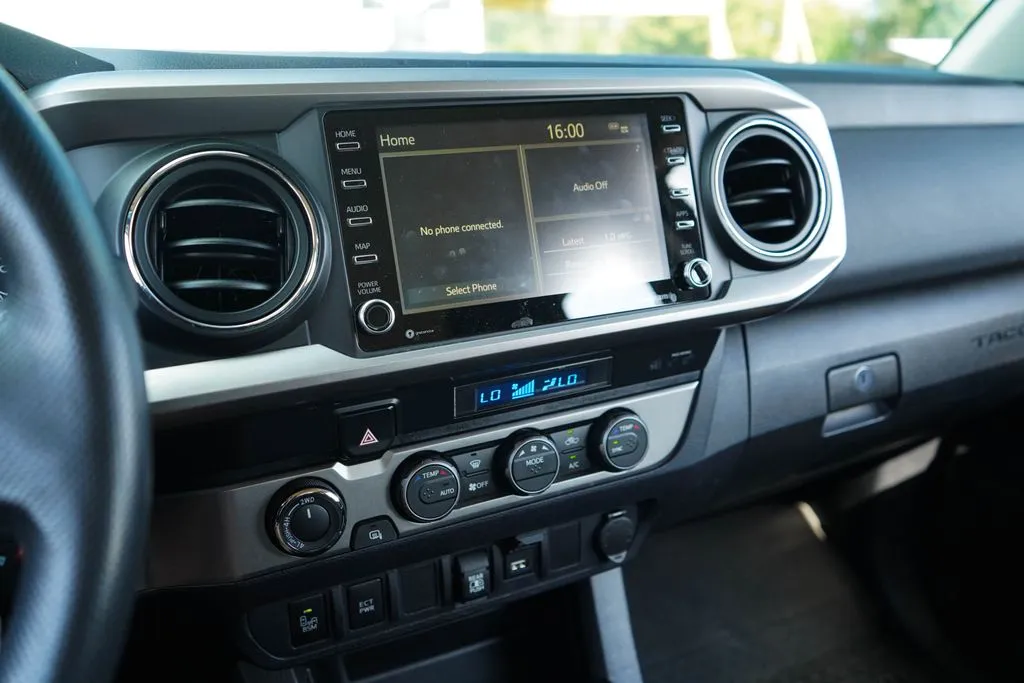 Toyota Tacoma photo 8