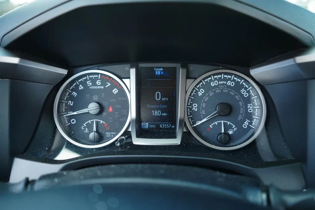 Toyota Tacoma photo 25
