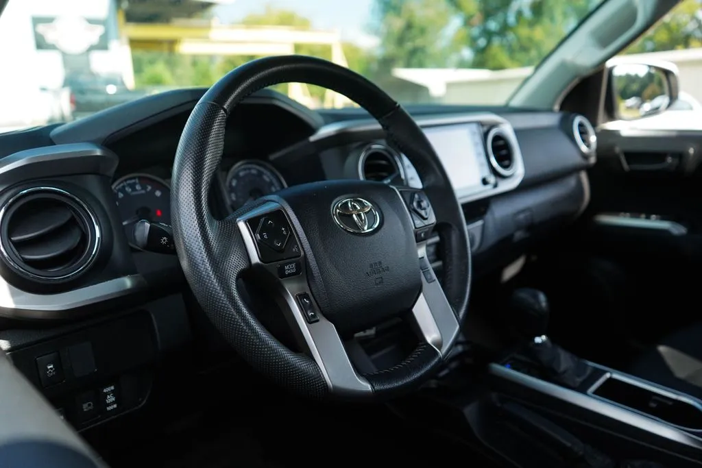 Toyota Tacoma photo 6