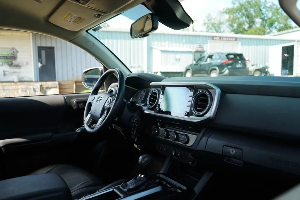 Toyota Tacoma photo 14