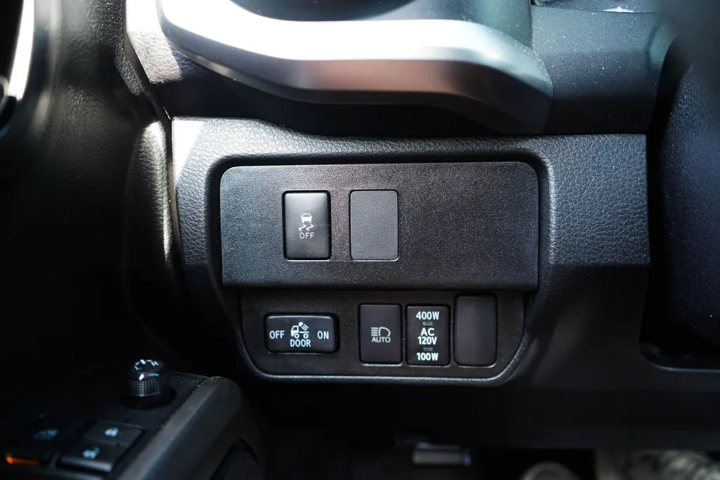 Toyota Tacoma photo 30