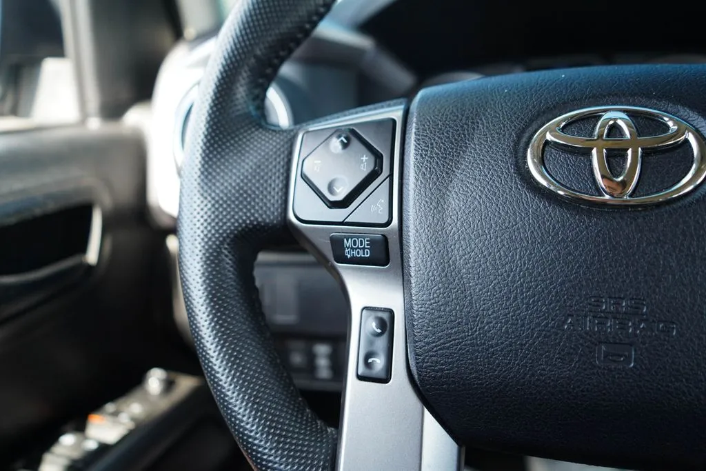 Toyota Tacoma photo 28