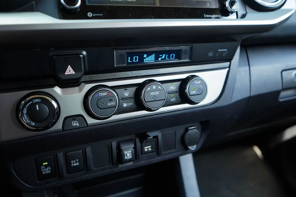 Toyota Tacoma photo 26