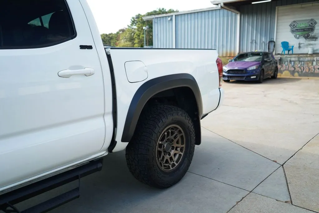 Toyota Tacoma photo 21