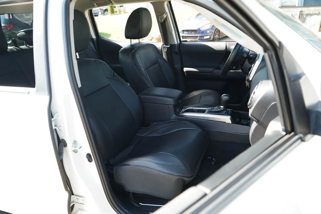 Toyota Tacoma photo 13
