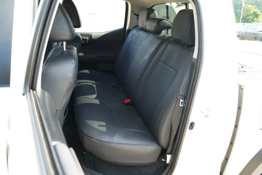 Toyota Tacoma photo 9