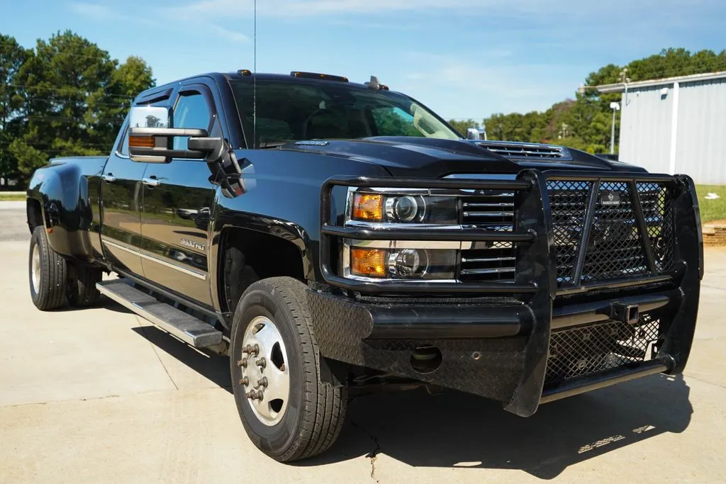 Chevrolet 3500HD photo 37