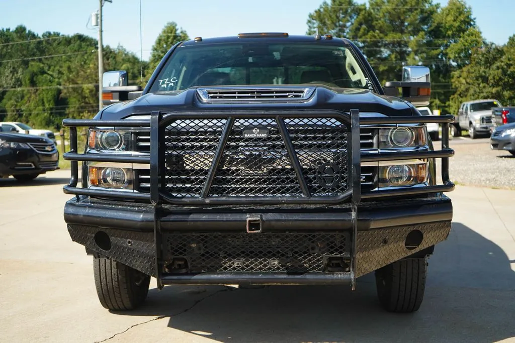 Chevrolet 3500HD photo 18
