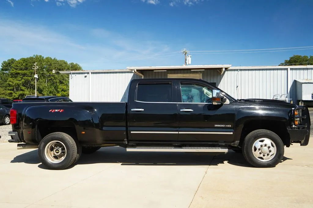 Chevrolet 3500HD photo 3