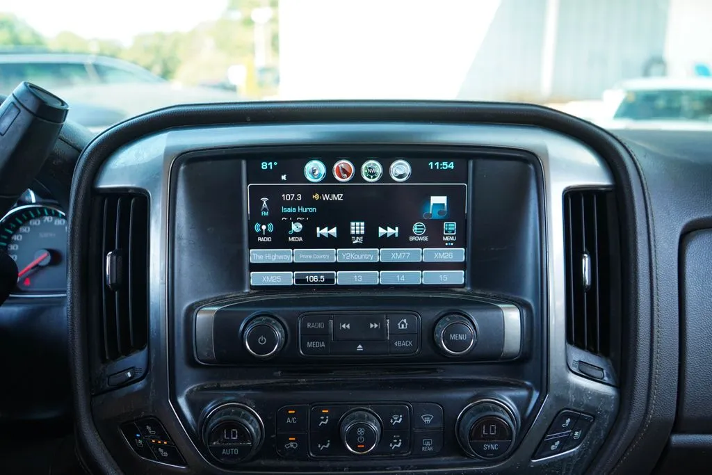 Chevrolet 3500HD photo 11