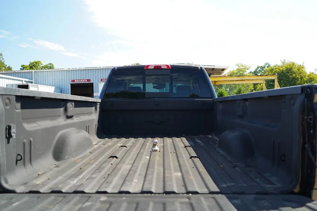 Chevrolet 3500HD photo 16