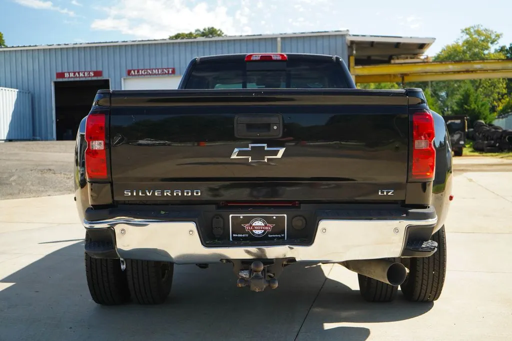 Chevrolet 3500HD photo 21
