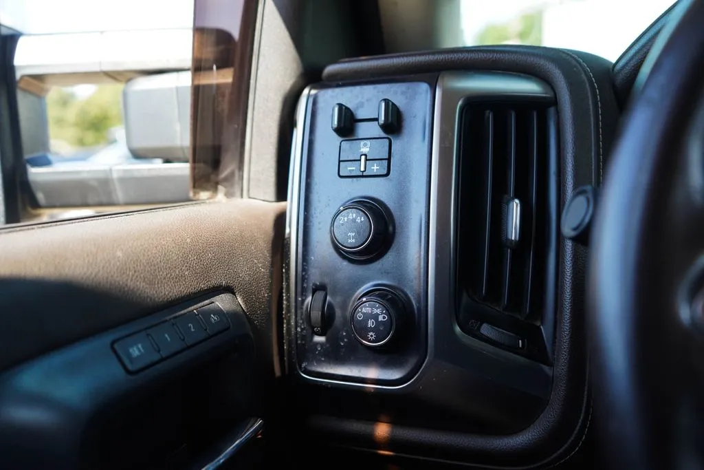 Chevrolet 3500HD photo 33