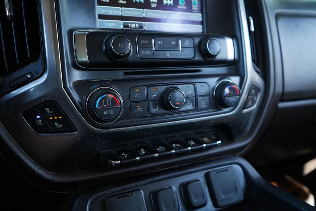 Chevrolet 3500HD photo 29