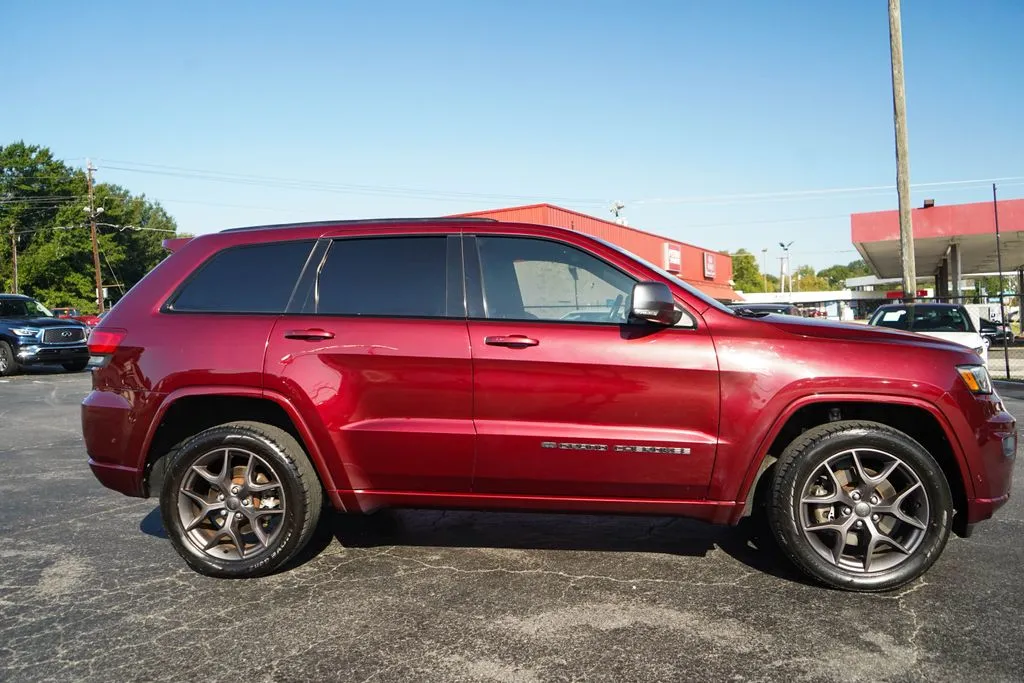 Jeep Grand Cherokee photo 2