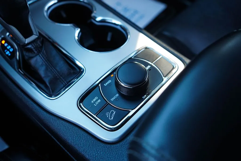 Jeep Grand Cherokee photo 30