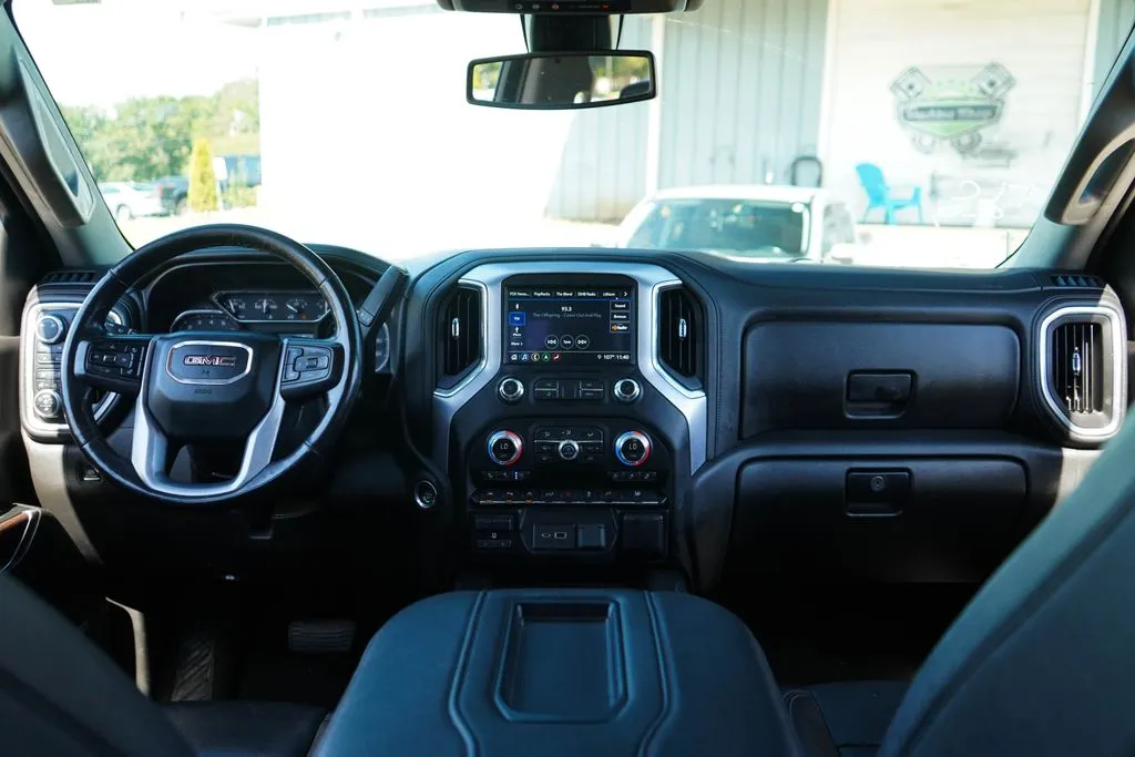 GMC Sierra photo 10